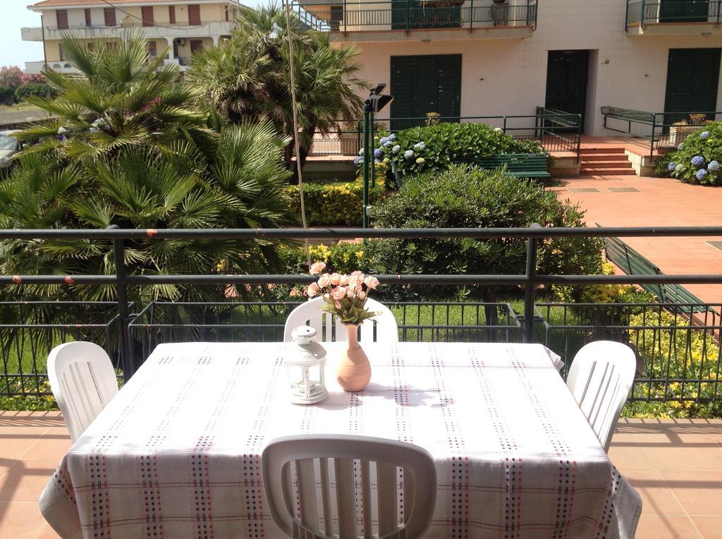 Appartamento Al giardino Sant'Anna Mascali Esterno foto